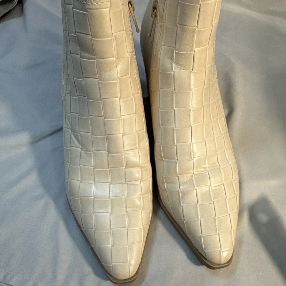 Yellow Box Women's Croc Embossed Pointed Toe Ankle Booties Zip 7.5